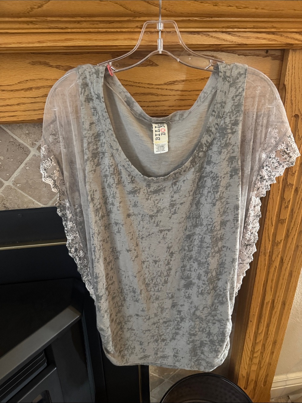 Billabong Women’s Light Gray Lace-Trim Top Large